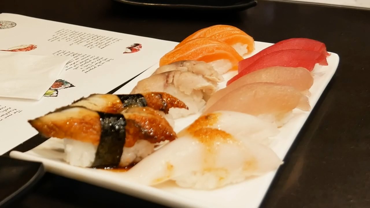 라스베가스 스시 뷔페 Oyshi Sushi   AYCE Sushi Mukbang at Oyshi Sushi, Las Vegas.mp4_snapshot_01.28_[2021.11.04_19.44.53].jpg