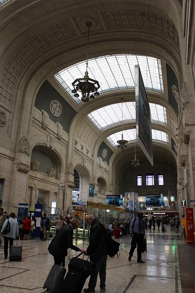 Milano Centrale Railway Station 2-1.jpg