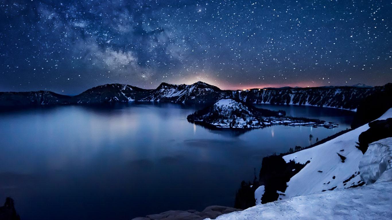 Milky Way above Crater Lake, Oregon 20130501.jpg