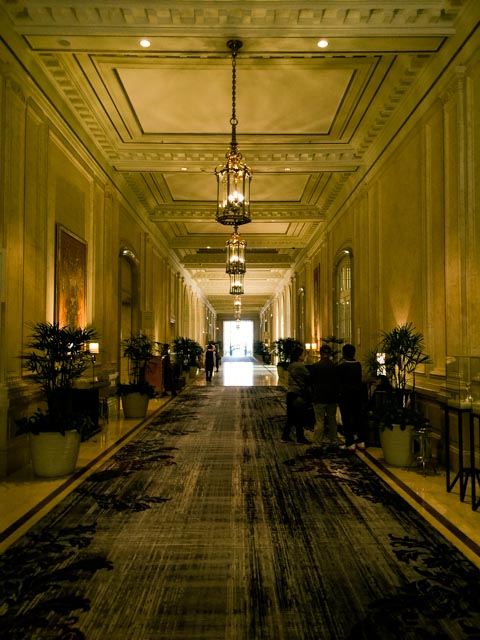 07_palace_hallway02.jpg